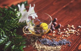 Zdraví v šálku: Objevte s námi účinky nejzdravějších bylinkových čajů