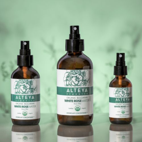 Ružičasta voda od bijele ruže Alteya Organics u čaši 240 ml