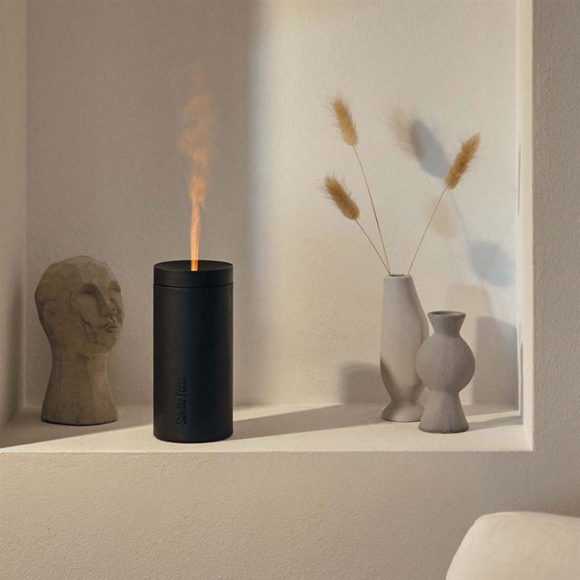 Přenosný aroma difuzér Stadler Form Lucy Black s efektem plamene